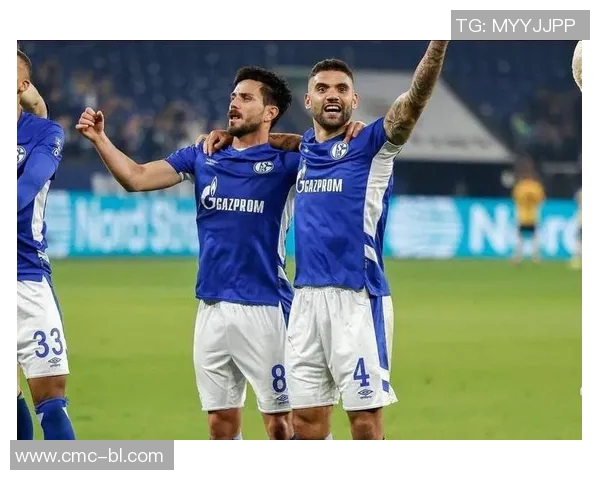 沙尔克与柏林迪纳摩激战在即球迷期待精彩对决与历史交锋