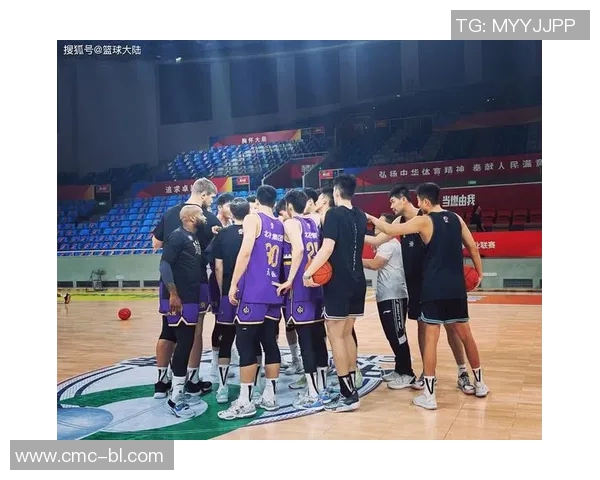 江苏同曦迎战新疆篮球队全力争胜精彩对决即将上演